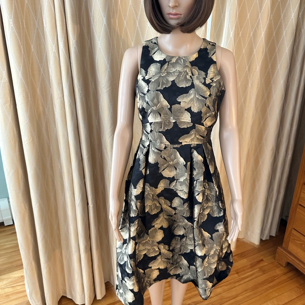 Elegant Black and Gold Floral Dress - Picture 8 of 11